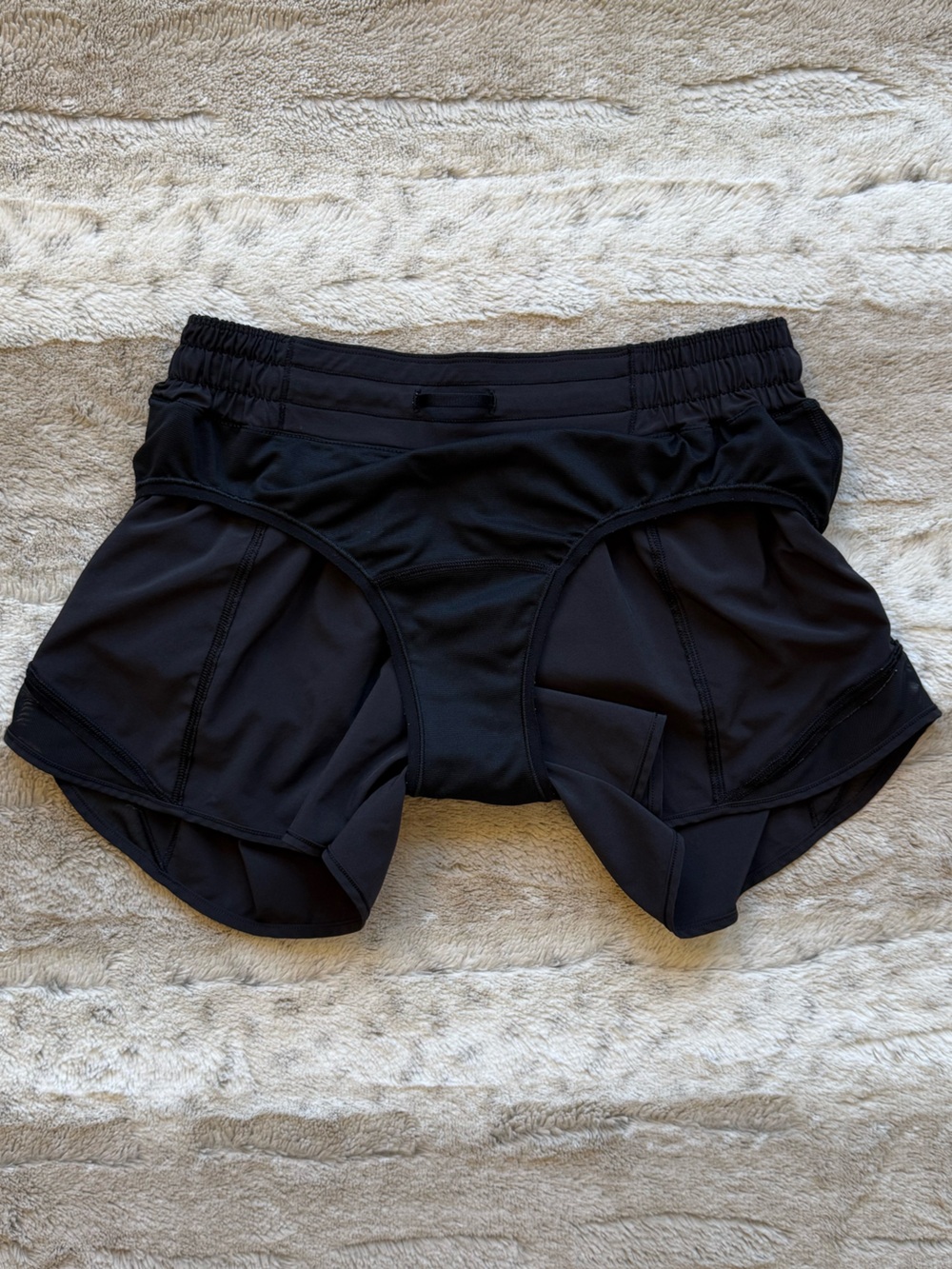 Lululemon Hotty Hot Short II *Long 4" in
Black Size 8 - Picture 8 of 15